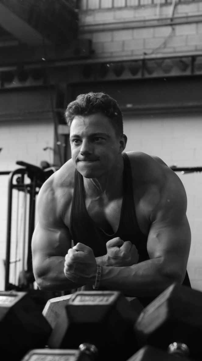 Iñigo — retrato editorial blanco y negro